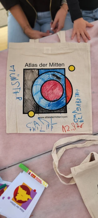 Eine persönliche Mitte auf der gestalteten Tasche